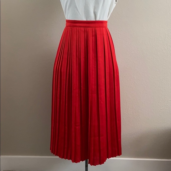 BANANA REPUBLIC Red Pleated Skirt